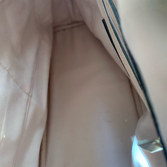 Express blush color shoulder bag . 3 inside pockets , one outside . Great shape - Picture 4 of 8